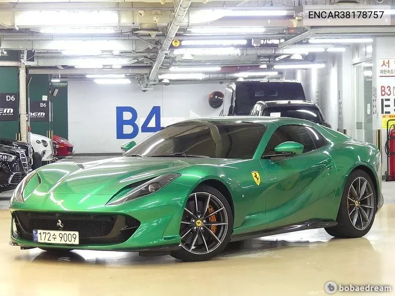 Ferrari 812 Superfast 2021 года выпуска