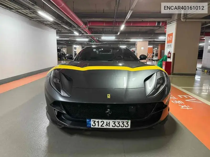 Ferrari 812 Superfast 2021 года выпуска