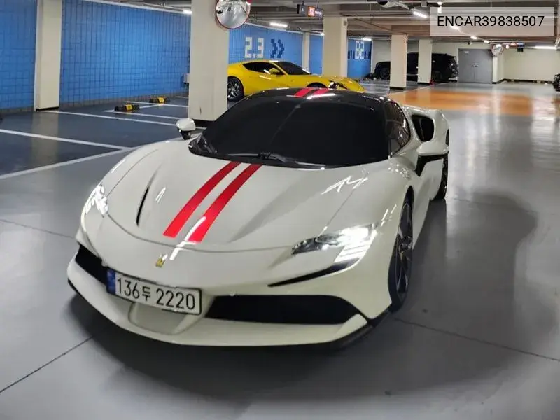 Ferrari SF90 Stradale 2021 года выпуска