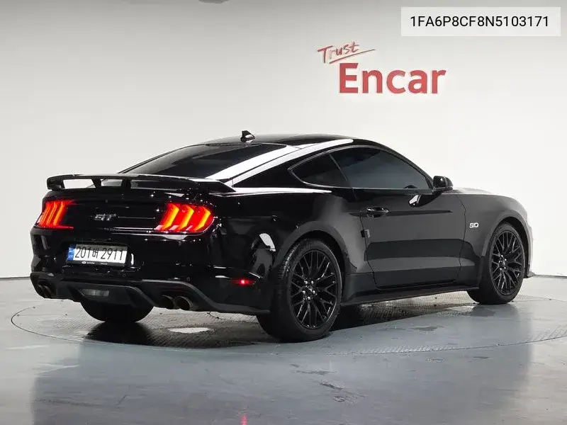 Ford Mustang 2022 года выпуска