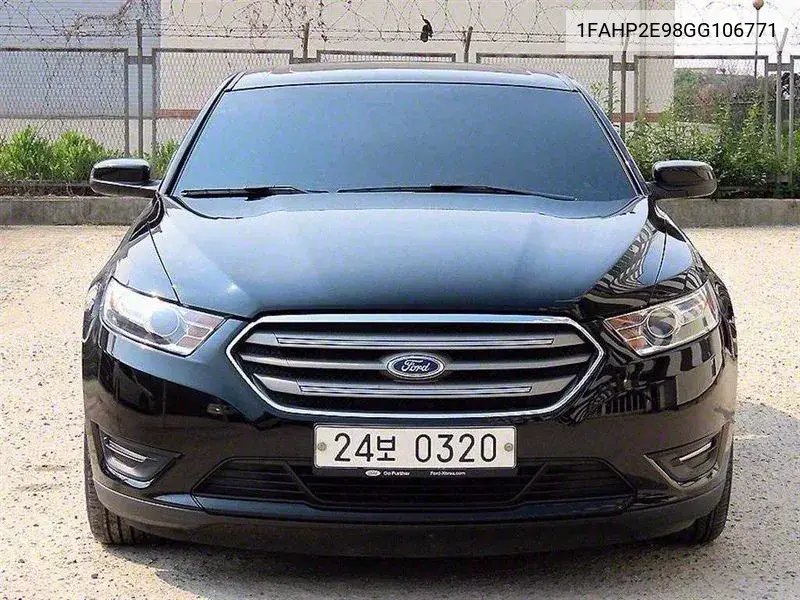 Ford Taurus 2016 года выпуска