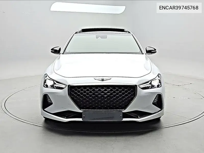 Genesis G70 2017 года выпуска