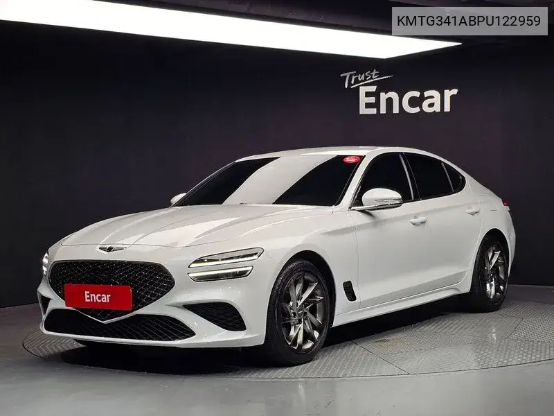 Genesis G70 2023 года выпуска