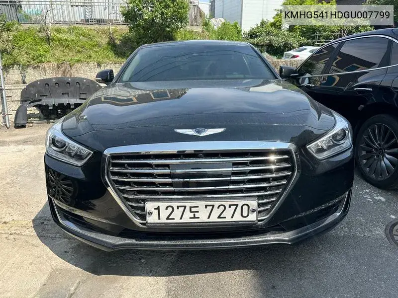 Genesis G90 2016 года выпуска