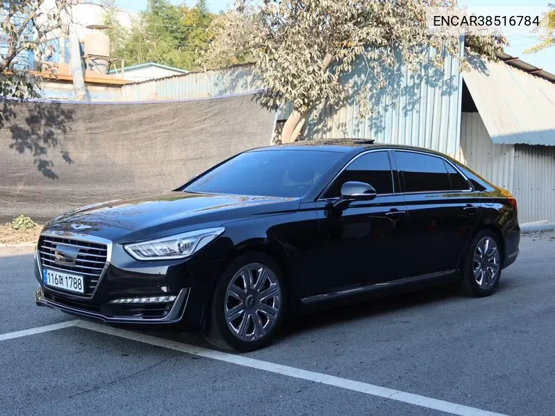 Genesis G90 2017 года выпуска