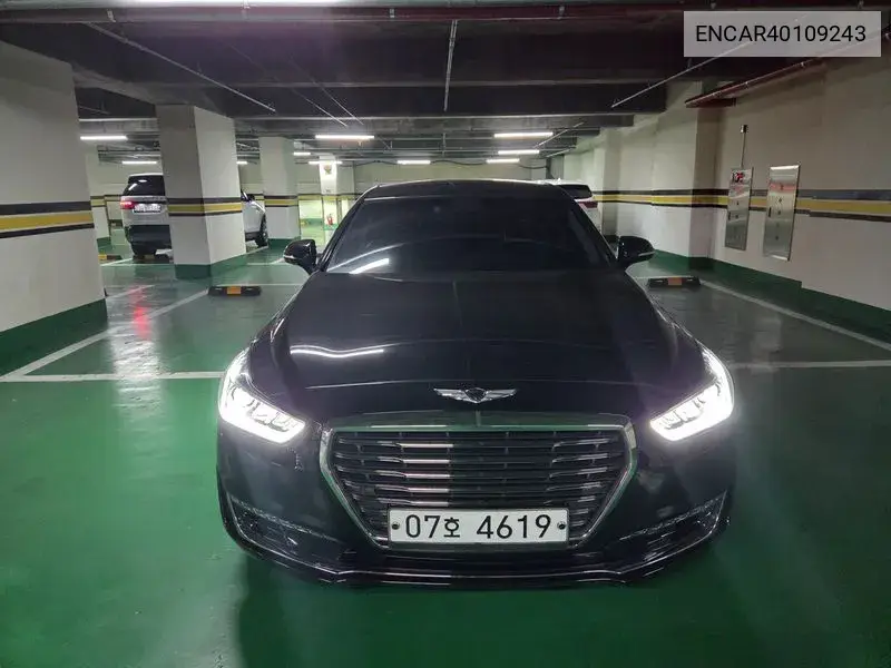 Genesis G90 2017 года выпуска