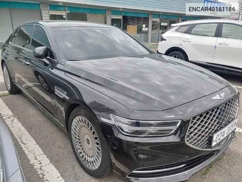 Genesis G90 2018 года выпуска