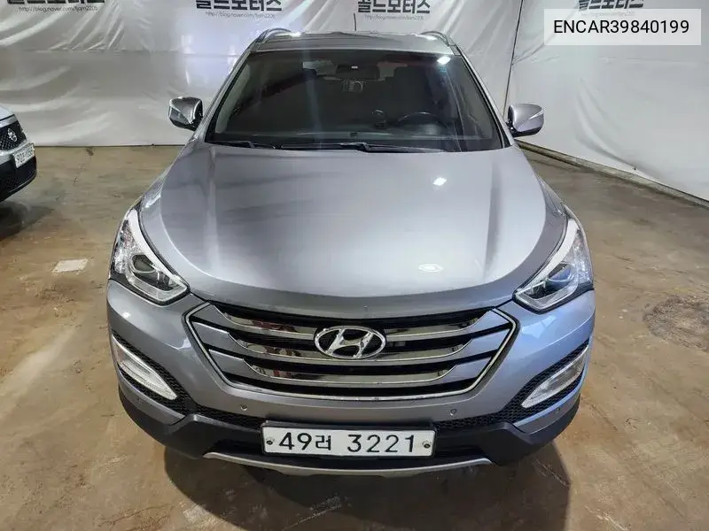 Hyundai Santa Fe 2013 года выпуска