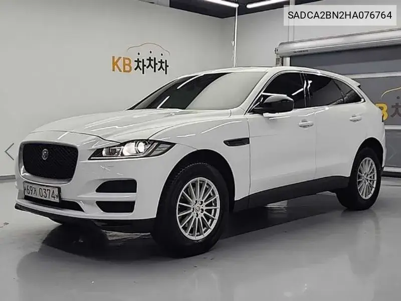 Jaguar F-Pace 2016 года выпуска