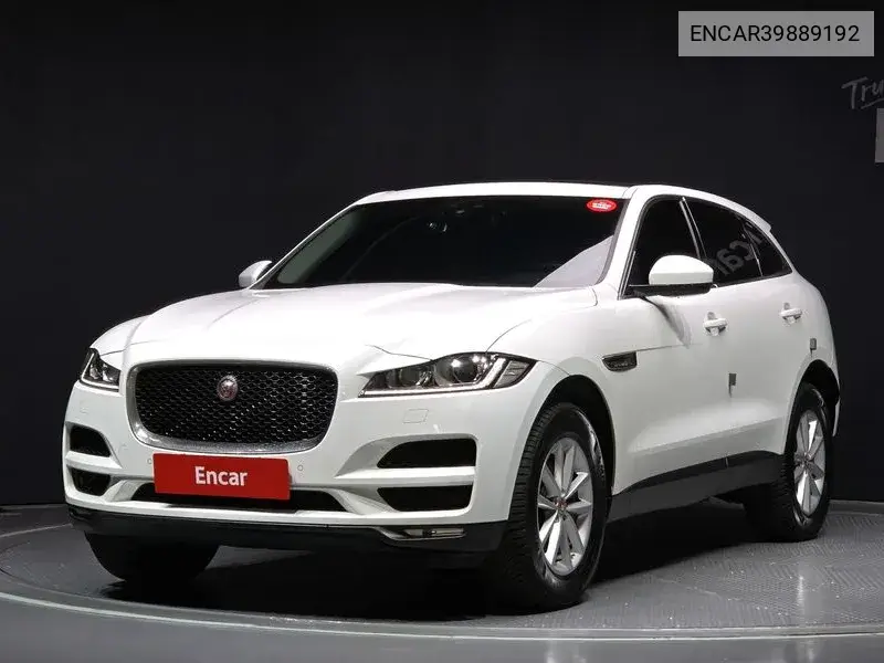Jaguar F-Pace 2016 года выпуска