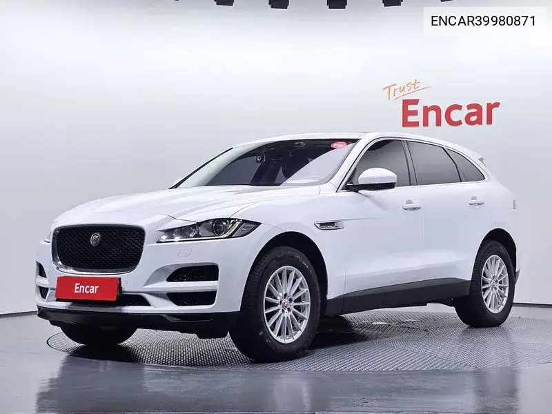 Jaguar F-Pace 2016 года выпуска