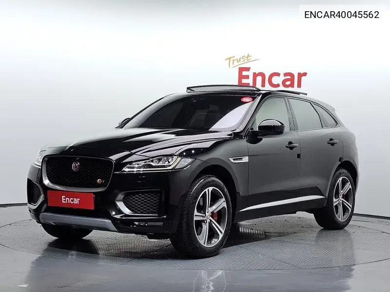 Jaguar F-Pace 2016 года выпуска