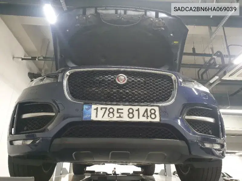 Jaguar F-Pace 2016 года выпуска
