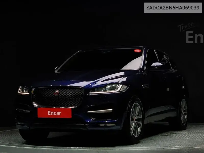 Jaguar F-Pace 2016 года выпуска