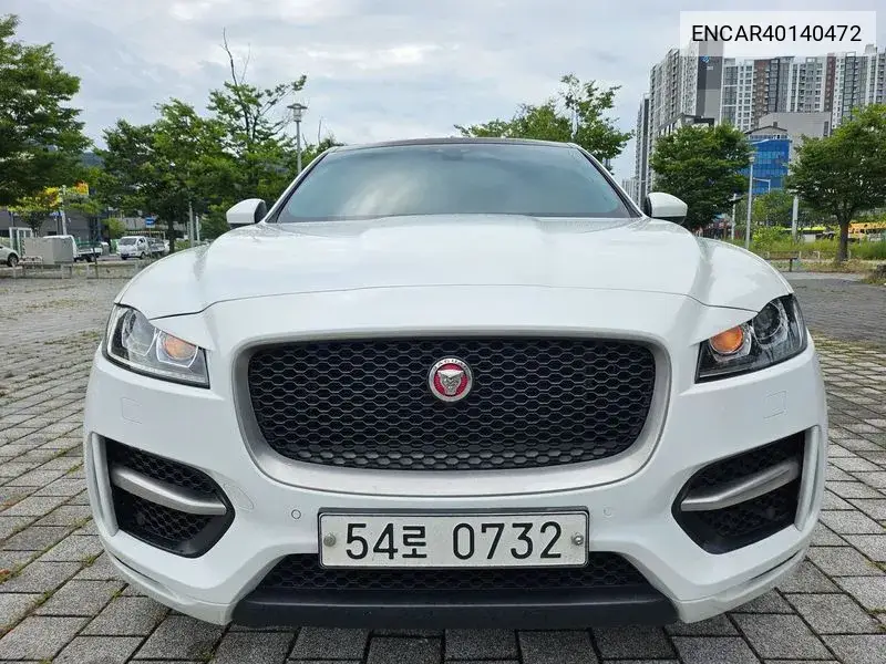 Jaguar F-Pace 2016 года выпуска