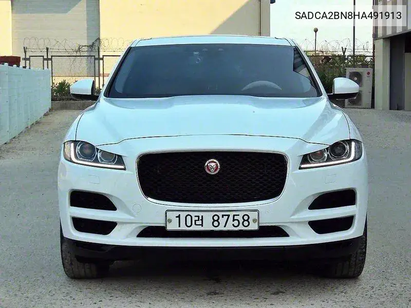 Jaguar F-Pace 2017 года выпуска