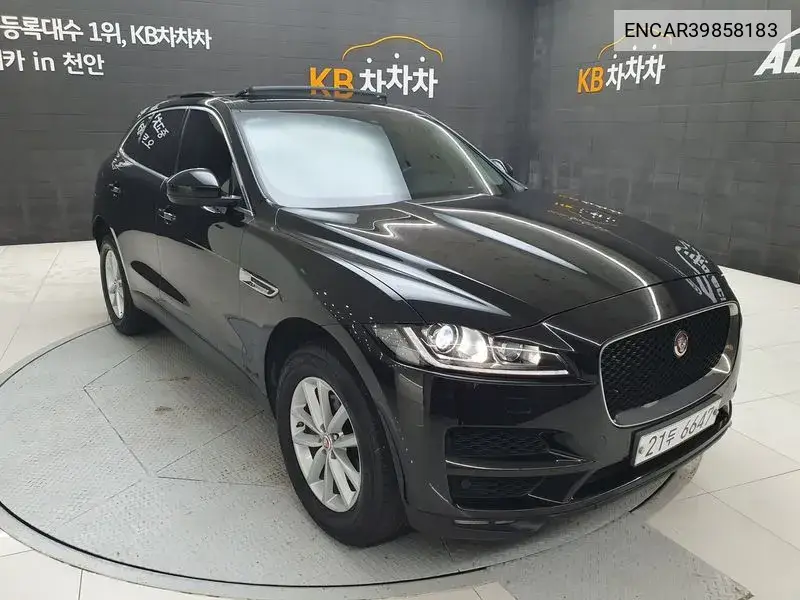 Jaguar F-Pace 2017 года выпуска