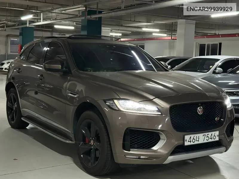 Jaguar F-Pace 2017 года выпуска