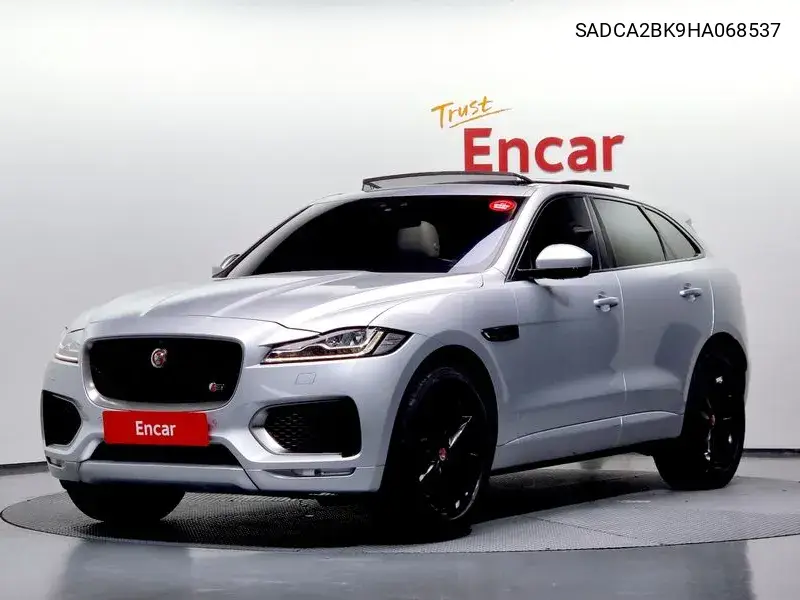 Jaguar F-Pace 2017 года выпуска