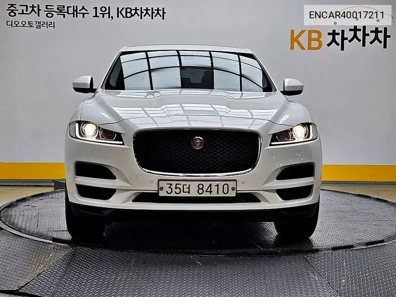 Jaguar F-Pace 2017 года выпуска