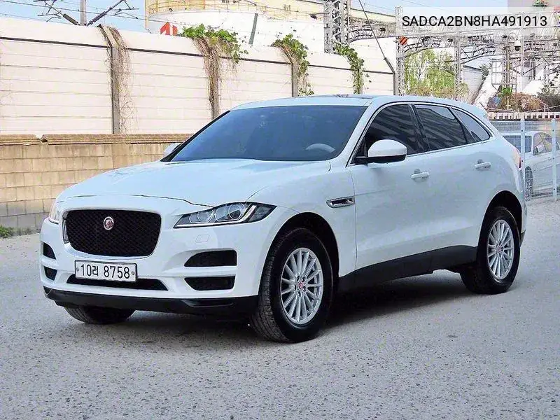 Jaguar F-Pace 2017 года выпуска