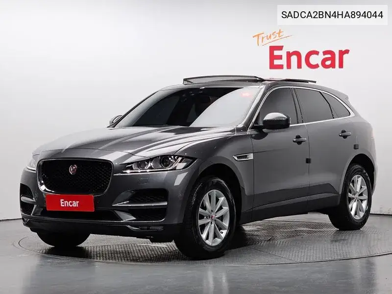 Jaguar F-Pace 2017 года выпуска