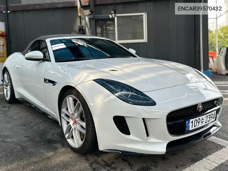Jaguar F-Type 2016 года выпуска