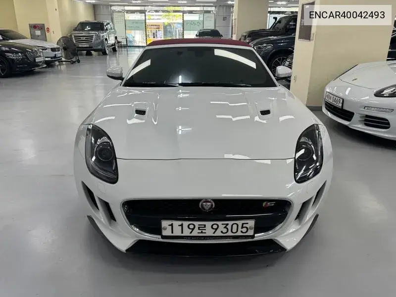 Jaguar F-Type 2017 года выпуска