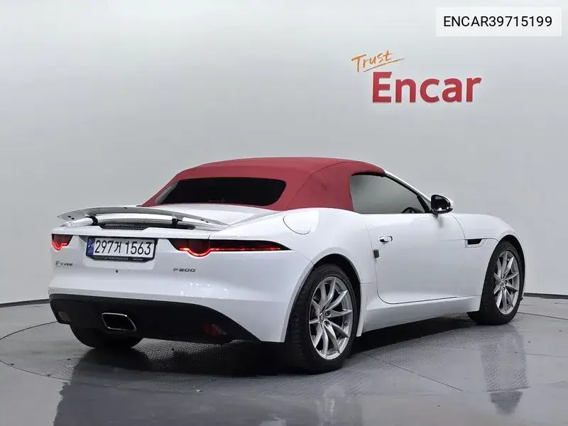 Jaguar F-Type 2018 года выпуска