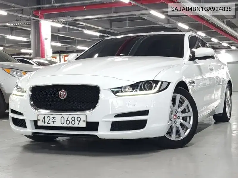 Jaguar XE 2015 года выпуска