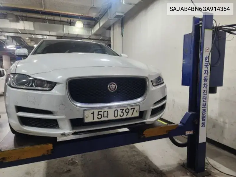 Jaguar XE 2015 года выпуска