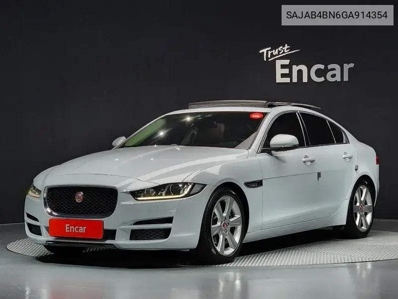 Jaguar XE 2015 года выпуска
