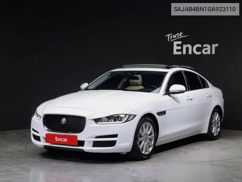 Jaguar XE 2015 года выпуска