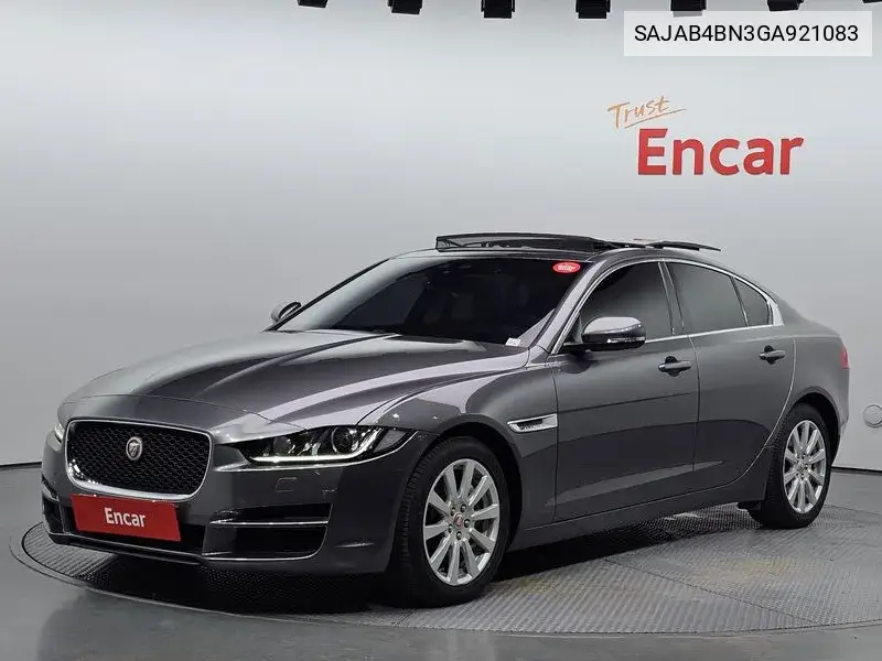 Jaguar XE 2016 года выпуска