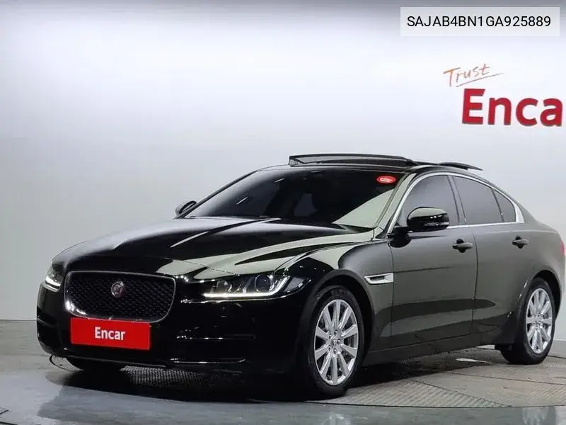 Jaguar XE 2016 года выпуска