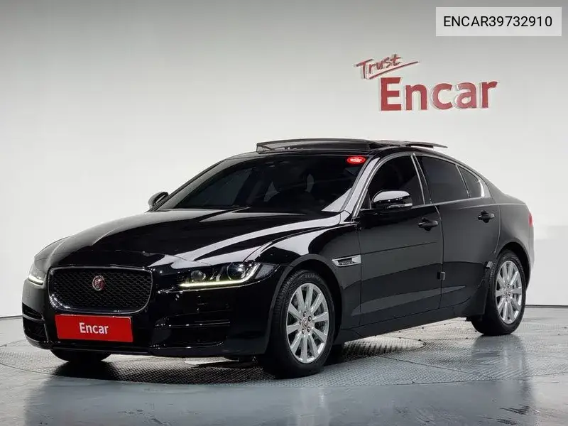 Jaguar XE 2016 года выпуска