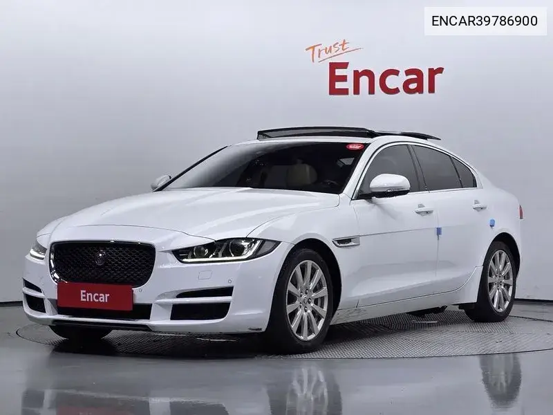 Jaguar XE 2016 года выпуска