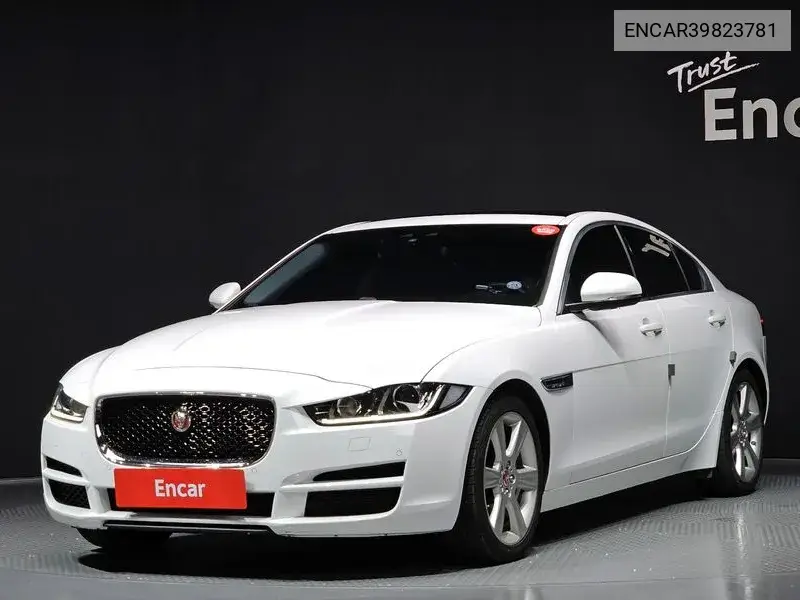 Jaguar XE 2016 года выпуска