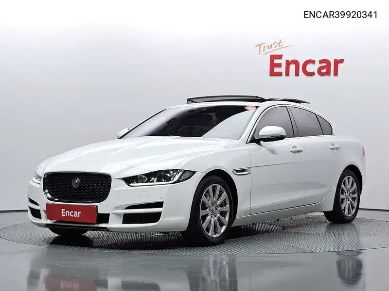 Jaguar XE 2016 года выпуска