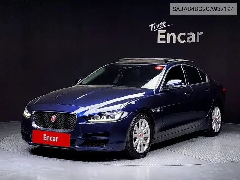 Jaguar XE 2016 года выпуска