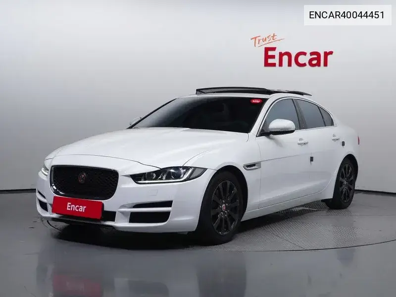 Jaguar XE 2016 года выпуска
