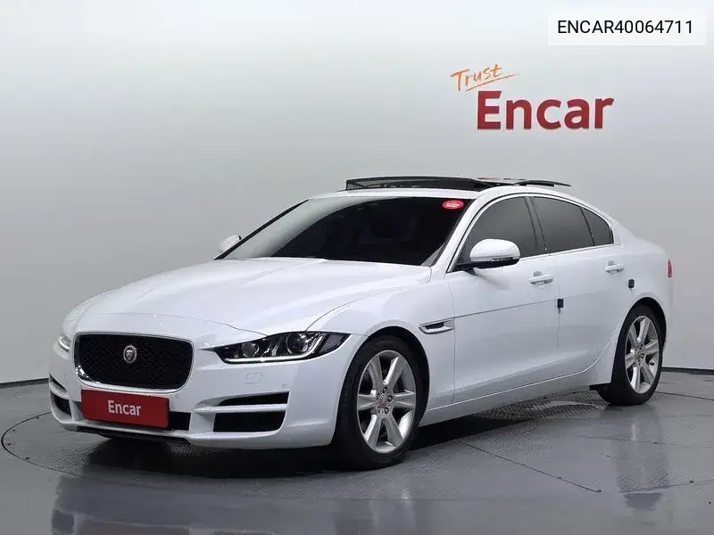 Jaguar XE 2016 года выпуска