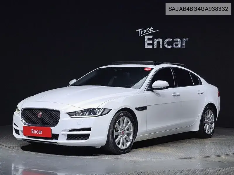 Jaguar XE 2016 года выпуска