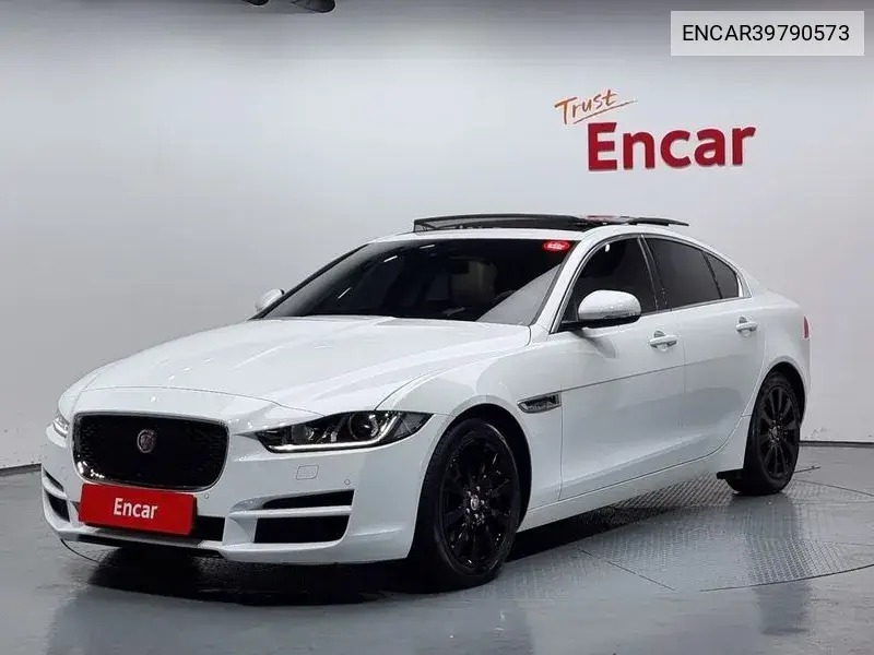 Jaguar XE 2017 года выпуска
