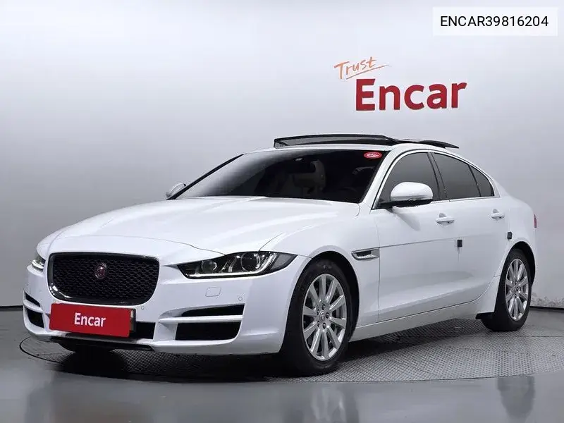 Jaguar XE 2017 года выпуска