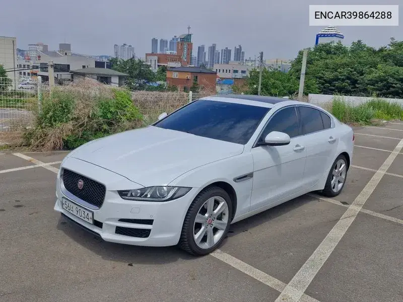 Jaguar XE 2017 года выпуска