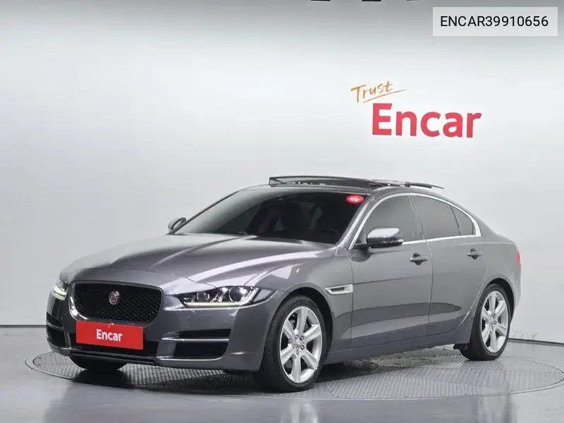 Jaguar XE 2017 года выпуска