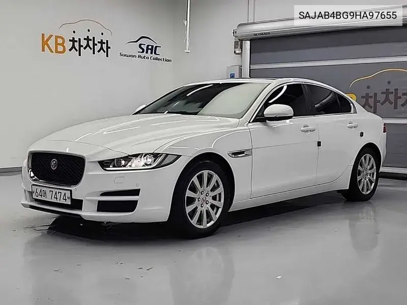 Jaguar XE 2017 года выпуска