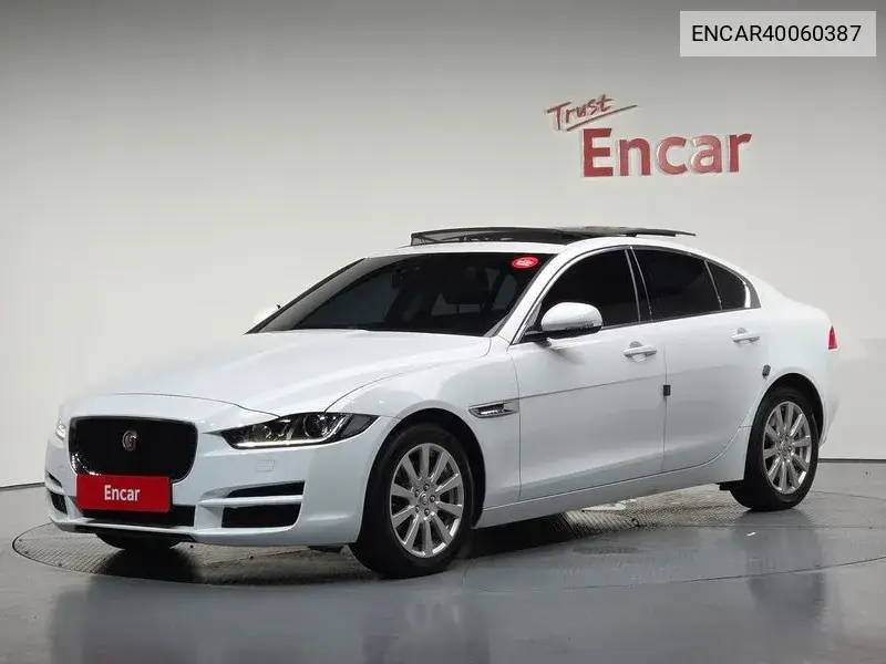 Jaguar XE 2017 года выпуска