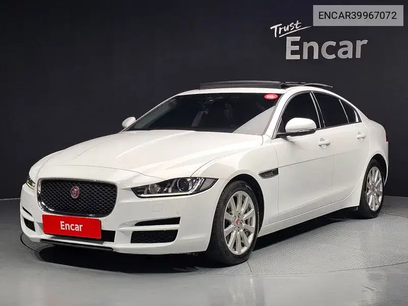Jaguar XE 2018 года выпуска